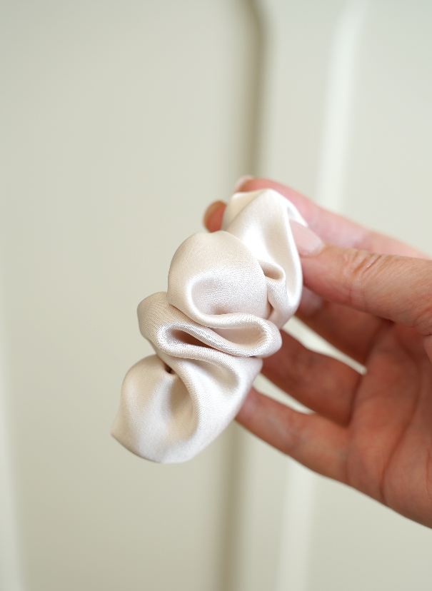 Dreamy barrette scrunchie slip